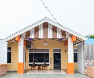 RedDoorz Plus near Universitas Methodist Medan Medan Indonesia