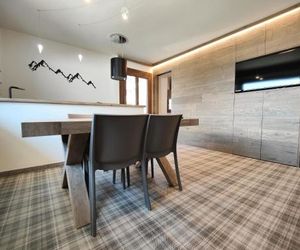 Hostdomus - High Life Apartment Sestriere Italy