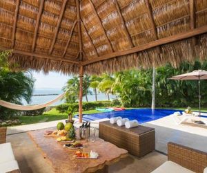 Casa del Mar, large house by the beach with private pool & jacuzzi. Cruz de Huanacaxtle Mexico