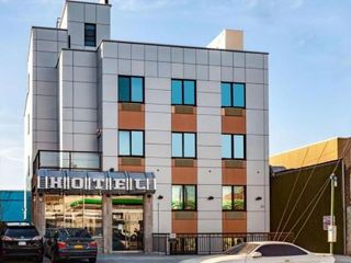 Фото отеля Umbrella Hotel Brooklyn