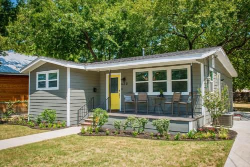 Photo of Walk to the Silos! 3 Bed 1960's Bungalow near Baylor