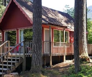 *Little Red Cabin* 5 minutes to Mt. Rainier! Ashford United States