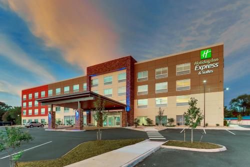 Photo of Holiday Inn Express & Suites - Roanoke – Civic Center