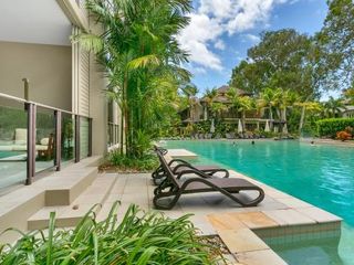Фото отеля Swim Out Apartments in Triton Street Beachfront Resort Palm Cove