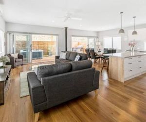 HALE KUPA Rye Beach House Spa Table Tennis Rye Australia