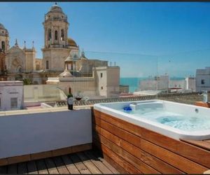 ***** ATTIC WITH IMPRESSIVE VIEWS AND JACUZZI Cadiz Spain