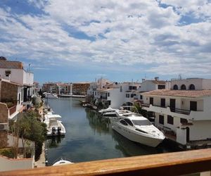 Magnífico apartamento junto al canal principal. Empuriabrava Spain