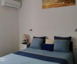 CHAMBRE PRIVEE CHEZ L HABITANT A PERPIGNAN,prés gare TGV,wifi,parking Perpignan France