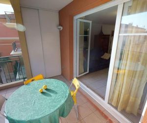 APARTMENT 6 personnes Grand et joli 3P plein centre avec terrasse et parking privé. Menton France