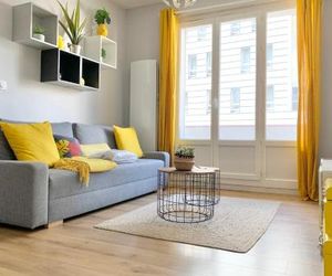 See life in yellow For 6 in a famous district #D6 Grenoble France