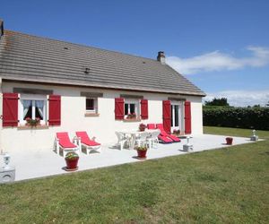 Attractive, detached holiday home, situated at only 300 m from the sea and the sandy beach. Denneville France