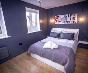 Comfortable Rooms in Professional House Share Swindon United Kingdom