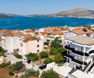 Black home apartments Trogir Croatia