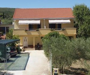 Apartment in Slatine with Terrace, Air conditioning, WIFI, Washing machine (4784-3) Slatine Croatia