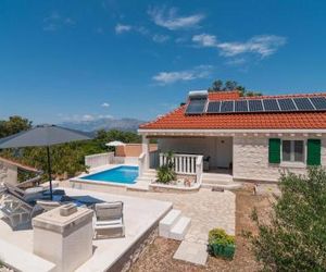 Awesome home in Pucisca w/ Outdoor swimming pool, WiFi and 2 Bedrooms Pucisca Croatia