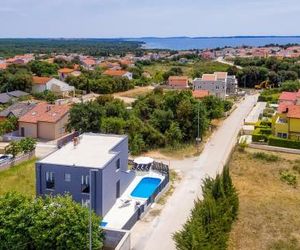 Nice home in Peroj w/ Outdoor swimming pool and 4 Bedrooms Peroi Croatia