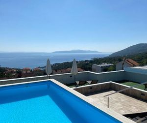 Apartment Mara with rooftop swimming pool Icici Croatia