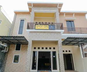 SPOT ON 2431 Tf Residence Blitar Indonesia