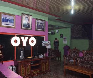 OYO 2410 Intan Hotel Timbang Lawan Indonesia