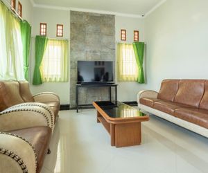 OYO 2072 Wisma Teratai Cirebon Indonesia