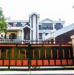 NearBy Hotel