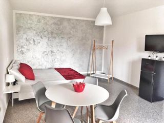 Фото отеля Red Tower Venice - 2 mins from VCE Airport- free Wifi