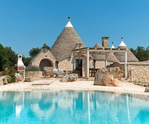 Trullo alba Alberobello Italy