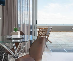 Chic 2 Bedroom Apartment Bloubergstrand South Africa