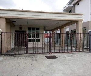 8-10 Pax Sena Residence Homestay 4817 Miri Malaysia