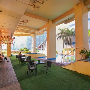NearBy Hotel