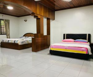 BIG HOUSE For Party and Stay 14-16 Person Cheap!!! Taman Seri Kulai Malaysia