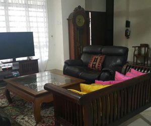 Homestay Astana (3 Storey House) Taman Seri Kulai Malaysia