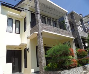 Family 3 Bedrooms near BNS Batu Indonesia