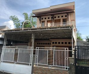 9 Bedrooms Riza Homestay Batu Indonesia