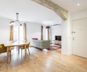 Modern & Chic 2BR/2BA apartment in trendy Chueca Madrid Spain