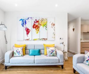 Cozy Apartment Suite By Ayoola SA Bracknell United Kingdom