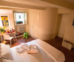 Suite Viola Antica Lucca Italy
