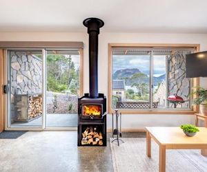 Freycinet Stone Studio 7 - Quartz Coles Bay Australia