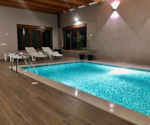 Apartments with Swimming Pool - Zborište Brod Croatia