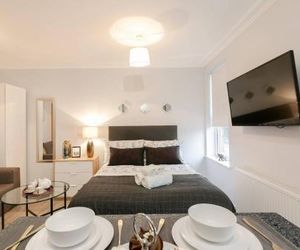 11 Helena House Business Apartment Reading United Kingdom