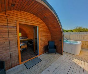 Pond View Luxury Pod with Outdoor Hot Tub Halbeath United Kingdom