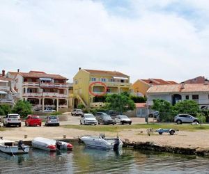 Apartments by the sea Kustici (Pag) - 4104 Zubovici Croatia