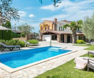 Awesome home in Vosteni w/ Outdoor swimming pool and 2 Bedrooms Voscani Croatia