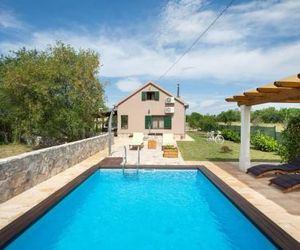 Stunning home in Trilj w/ Outdoor swimming pool and 2 Bedrooms Trilj Croatia