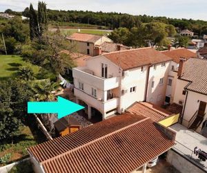 Apartments Sain with garden terrace near the beach Spadici Croatia