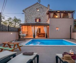Amazing home in Orbanici w/ Outdoor swimming pool and 3 Bedrooms Orbani Croatia