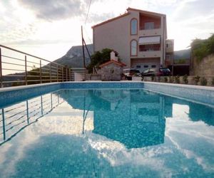 Family friendly apartments with a swimming pool Klis (Split) - 17986 Klis Croatia