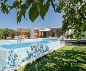 Beautiful home in Katuni w/ Outdoor swimming pool and 3 Bedrooms Sestanovac Croatia