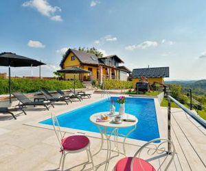 Nice home in Cestica w/ Outdoor swimming pool and 4 Bedrooms Gorisnica Slovenia
