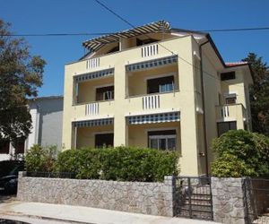 Studio Apartments Cavrak with Terrace Baska Croatia